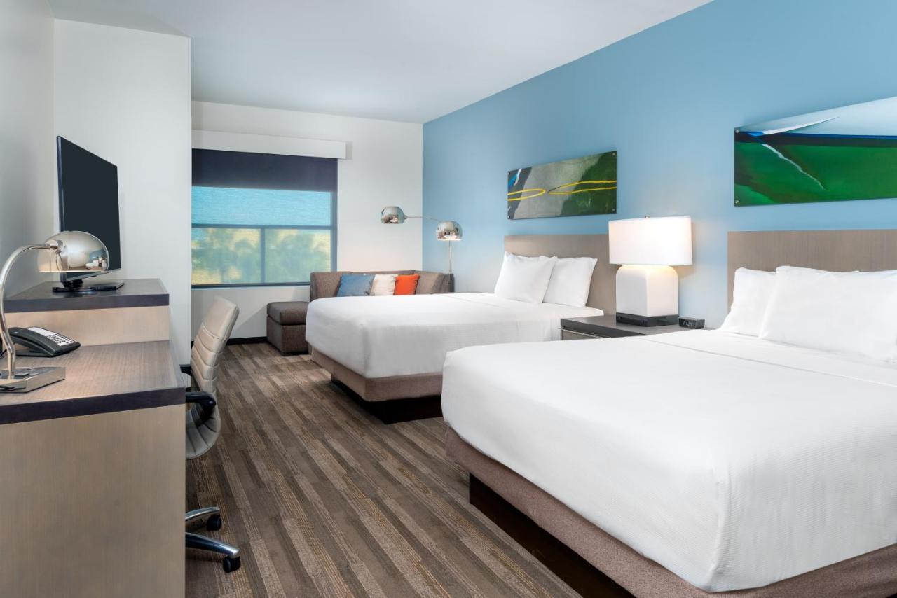 Den Guestroom Two Queen Beds