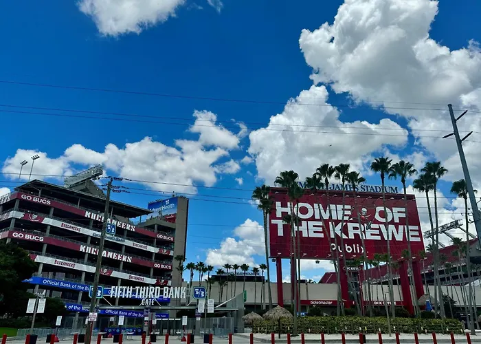 Holiday Inn Express & Suites Tampa Stadium - Airport Area By Ihg